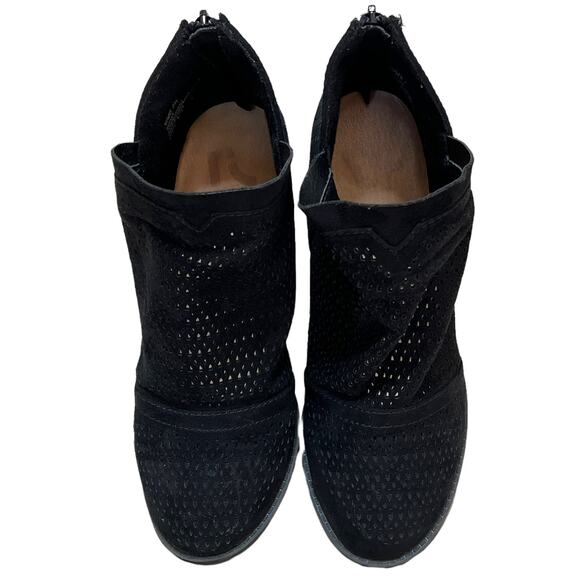 Report Footwear SIZE 7.5 Geometric Shapes Cut Out 2.5" Heel Ankle Booties - Picture 2 of 8